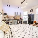 Luxury Industrial Near Brudenell Social Club & Headingley Stadium