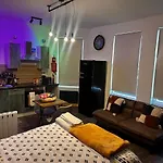 Apartment Luxury Industrial Near Brudenell Social Club & Headingley Stadium Leeds (West Yorkshire)
