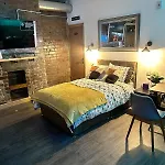 Luxury Industrial Near Brudenell Social Club & Headingley Stadium Apartment *