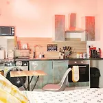 Luxury Industrial Near Brudenell Social Club & Headingley Stadium Apartment