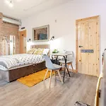 Luxury Industrial Near Brudenell Social Club & Headingley Stadium