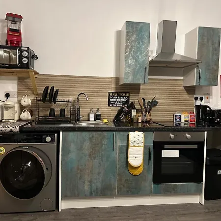 Luxury Industrial Near Brudenell Social Club & Headingley Stadium Apartment Leeds (West Yorkshire)