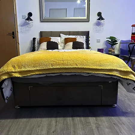 Luxury Industrial * 利兹