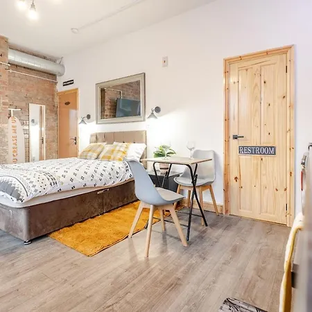 Luxury Industrial Near Brudenell Social Club & Headingley Stadium
