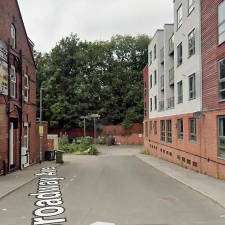 Luxury Industrial Near Brudenell Social Club & Headingley Stadium Apartment *