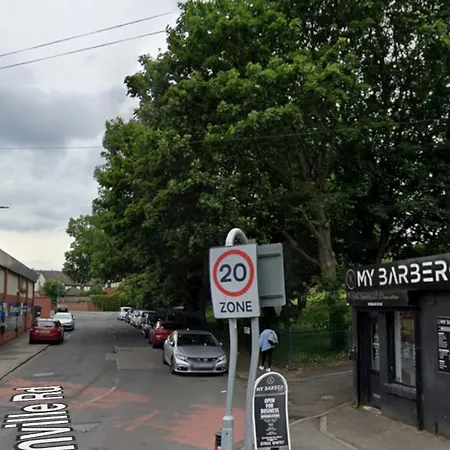 Luxury Industrial Near Brudenell Social Club & Headingley Stadium Apartment Leeds (West Yorkshire)