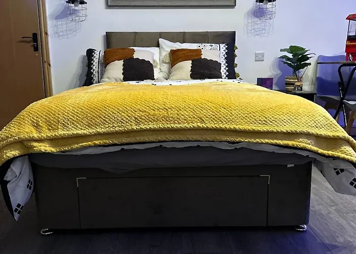 Luxury Industrial * Leeds (West Yorkshire)