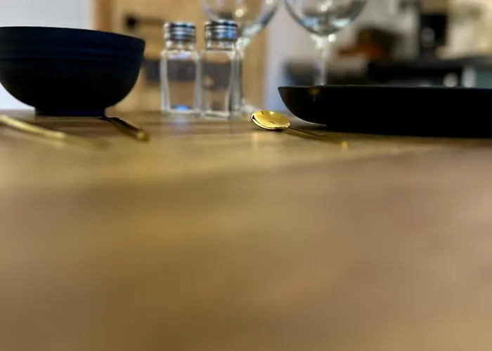 Luxury Industrial * Leeds (West Yorkshire)